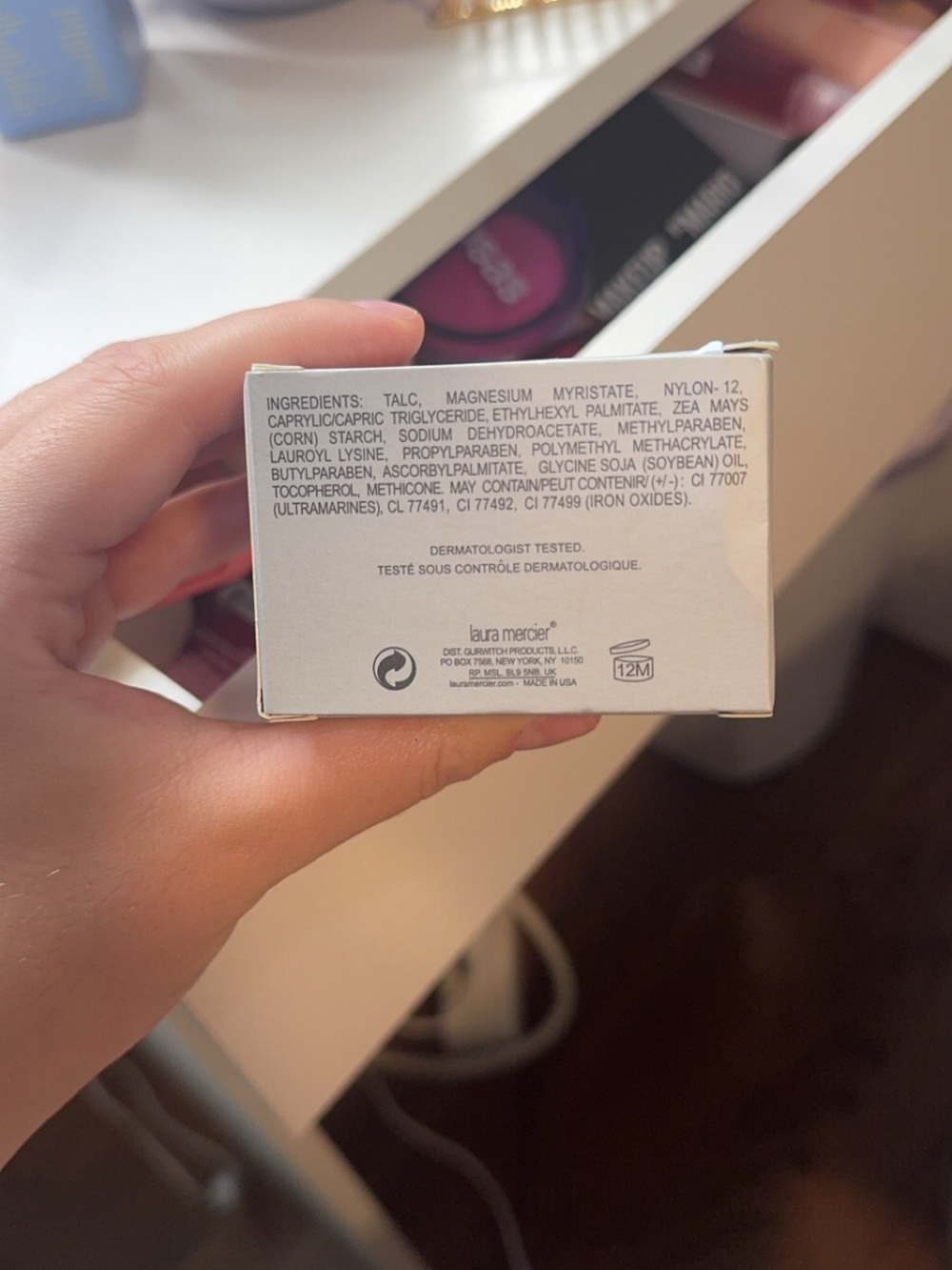 Laura Mercier Loose Setting Powder - Translucent - Picture 3 of 10